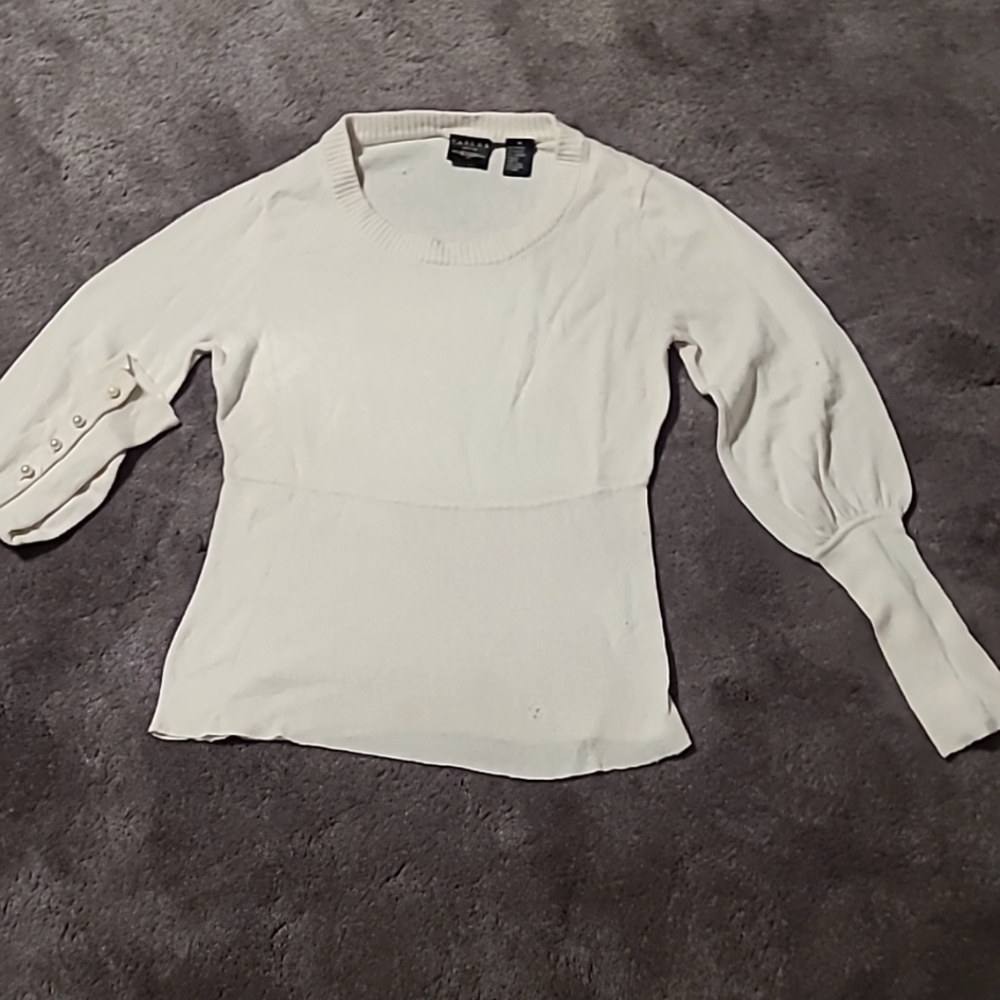 Tailor B.Moss sweater with pearl buttons on sleeves